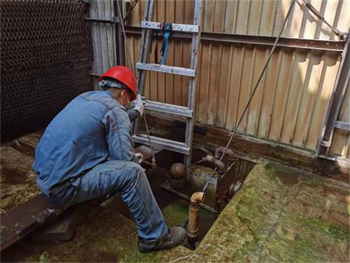 冷卻塔降溫效果取決于散熱片、風機風量(冷卻塔冬天